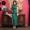 Abbigliamento etnico Abito cinese per la sera delle donne Cheongsam ricamato in seta Lungo modificato Grande manica corta QIPAO QJ sottile