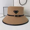 Casquettes de créateur pour femmes, boucle de ceinture triangulaire inversée, chapeau de seau en paille de papier, chapeau de paille coloré à dessus plat, pare-soleil, protection solaire, chapeau de plage, chapeau haut de gamme