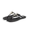 Mode lyxiga kvinnor sommar tofflor sandaler london choo alaina platta pärlor vänd platt non slip calfskin fyrkantiga tår designer casual glidesandal flips floppar eu 35-42