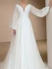 Elegante vestido de novia de verano 2023 Una línea con cuello en V Pliegues Mangas largas Vestidos de novia de gasa Tren de barrido Vestidos de novia de talla grande