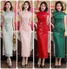 Abbigliamento etnico Abito cinese per la sera delle donne Cheongsam ricamato in seta Lungo modificato Grande manica corta QIPAO QJ sottile