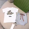 23ss designermärke baby T-shirt shorts kostym pojkar flickor samma stil klassisk logotyp tryck Kort ärm Enfärgad stickade shorts set Babykläder a1