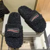 París con caja zapatillas para mujeres Sandalias de tobogán peludos Diseñadores planos al aire libre rasguños de lujo de moda