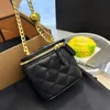 23P Femmes Designer Vanity Mini Box Sac Crush Coeur Perle Perle Caviar Cuir De Veau Cosmétique Cas Or Métal Matériel Chaîne En Métal Bandoulière Sac À Main D'épaule 11.5CM