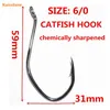 Ami da pesca 50 pezzi 6/0 Ami per pesce gatto Big River Bait Acciaio ad alto tenore di carbonio Offset Acqua salata Cerchio Amo da pesca Spinato Amo da pesca Nero rivestito P230317