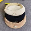 Designer Boll Caps Invertered Triangle Ice Silk Basker British Vintage Thin Straw Sticke Artist Hat Summer Mesh Bud Hat Stråhatt Flat Top Hat