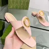 2023 Fashion Women Sandals تبيع النعال امرأة شببر أحذية زخرفة المعادن شرائح صندل الحجم 35-43