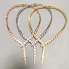 Designerkollektion Stil Middagsfest Choker Halshål Halsband Inställningar Helt diamantpläterat guldfärgat Snake Serpent Ormliknande breda halsband