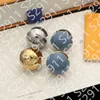 Designer de luxo Round Ball Stud Brincos charme aço inoxidável v letra grava de letras Acessórios de jóias sem caixa