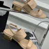 브랜드 디자이너 여성 샌들 2023 새로운 플랫 바닥 여름 신발 C 고품질 정품 가죽 캐주얼 비치 샌들 10A 상자 크기 35-41 가죽 상자 10A