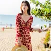 Sıradan Elbiseler 2023 Resort Bali Bohemian Elbise Nakış Tatil Deniz Kemelleri Kadın Kırmızı Orta Kalif Backless Highquality Ladies