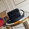 5A Moda 2023 Nuevo estilo Cuero de alta calidad Cuero genuino Los detalles de los bordes hechos a mano son exquisitos Bolsillo interior con ranura Bolso HOMBRE 1º