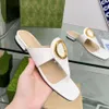 2023 패션 여성 샌들 판매 슬리퍼 여성 슬리퍼 금속 장식 신발 슬라이드 샌들 크기 35-43