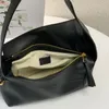 Sac Hobo Lady Designer en cuir de veau nappa Premier sac Une forme cuboïde et une technique de coupe précise créent des lignes géométriques distinctives