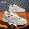 Sandaler Ny trend Casual White Student Low-Top Sneakers Original Mens Tjocksoled Breattable Bestselling Models 2023 Spring New