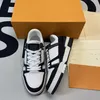 Słynny designerski trener Sneaker Men Buty swobodne buty dla kobiet buty białe białe zielone zielone czerwone niebieskie litery Mężczyznę Niskie trampki z topem skórzane trampki z pudełkiem