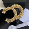 ブランドデザイナーの手紙ブローチダイヤモンドブローチピン幾何学的贅沢な女性クリスタルラインストーン真鍮銅ピン有名な結婚式のパーティージュエルリーアクセサリー