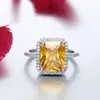 Anéis de casamento Moda quadrada de cristal amarelo Mulheres Luxo micro cúbico zirconia pedras de dança Party Grace Jewelry Ringwedding BR