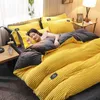 Defina a cama de cama de veludo de coral amarelo de luxo