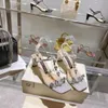 stiletto topuk tasarımcı sandaletler sr ayakkabı kadın ayakkabılar sandalet orijinal deri elmas zinciri saten asma kilit 5 cm yüksek topuklu bant kutusu boyutu 34-42 kutu en kaliteli parti stili