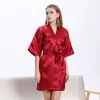 Satin Robe Kvinnlig intim underkläder sömnkläder silkeslen brud bröllop gåva avslappnad kimono klänning sexig nattkläder