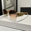 2023 Luxury Fashion Summer Rimless Solglasögon för kvinnor Oval Style Anti-ultraviolet Retro Plate Plank Frame Fashion Gelgasses Random Box 2920