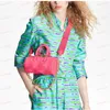 Cilindrische handtasketen Luxe vrouwen TOTE TAG Lange bakken Designer Channel Pakket Pakket Mode reliëf Bloem Verwijderbare riem 5 kleuren M7337