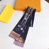 Kwaliteit designer set luxe damessjaal, fashion letter imitatie handtas sjaal, stropdas, haarbundel, 100% zijde materiaal verpakking maat: 8*120