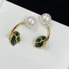 2023-Luxury Emerald Pendant Studs Pearl Letter Oorbellen Noble Persoonlijkheid Dames Uitvoeren Jubileum Geschenk met doos