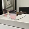 2023 Luxury Fashion Summer Rimless Solglasögon för kvinnor Oval Style Anti-ultraviolet Retro Plate Plank Frame Fashion Gelgasses Random Box 2920