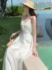 Robes décontractées été 2023 femmes dos nu fronde robe haute qualité soie Satin mode Sexy blanc licou bord de mer plage vacances VestidosCasua