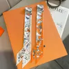 Designer Letters Print Floral Silk Scarf Pannband för kvinnor Fashion Scarves Axel Tote Bagage Ribbon Head Wraps Double Ribbon Ladies Gift Orange 5x85cm