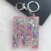 Keychains 1pc Keyring English Letter Sequin Acryl Keychain 26 Word A to Z Handbag Charms för Woman