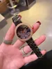 2023年の腕時計の新しい女性の時計3つのステッチ33mmクォーツウォッチトップラグジュアリーブランドスチールベルトダイヤモンドレディアクセサリーラウンドシェイプファッションSWA