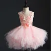 Robes de fille Glizt Girl Wedding Party Robes de demoiselle d'honneur Tulle rose Trailing Princess Gown Beaded Floral Girls Pageant First Communion Gown W0314