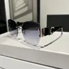 2023 Luxury Fashion Summer Rimless Solglasögon för kvinnor Oval Style Anti-ultraviolet Retro Plate Plank Frame Fashion Gelgasses Random Box 2920