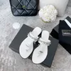 Paris Brand Designer Women Sandals 2023 Лето на открытом воздухе пляжные шлепанцы Слайд Слайд Сандел Гладиатор Сандалии Женщины Женские квартиры.