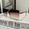 Kadınlar için lüks Moda Güneş Gözlüğü sıcak tasarımcı Yaz 8346 Stil Anti-Ultraviyole Retro Plaka Kare Tam Çerçeve Gözlük Rastgele Kutu