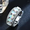 Anneaux de mariage Boho Big White Fire Opal Stone Anneau Vintage Silver Color promet Amour Engagement cardiaque pour les femmes Brit22