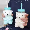 Bottiglie d'acqua da 550 ml Bottiglia per bere orso divertente Cartone animato Simpatico vetro trasparente con tazza di latte in paglia Regalo di compleanno per ragazze