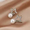 Pendientes de tuerca Lovelink, colgante de estrella Irregular de Color plateado brillante para mujer, bonito accesorio de fiesta con borla de perlas blancas