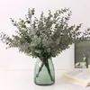 Decoratieve bloemen zacht rubber kunstmatige eucalyptus 13 vorken grote bundels plastic bladeren plantenwandwandrangschikking materialen