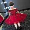 女の子のドレスウェディングアップリケのための新しい肩のない花の女の子のドレスフォーマルガールバースデーパーティードレスレッドレースプリンセスボールガウン