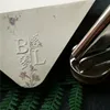 Postzegels aangepaste ontwerpen Embossing SEALS AANPASSEN DUBBELE NAAM 2 Initialen Gepersonaliseerde brief Stempel/WeddingCustom Uitvitaties Envelop 230320