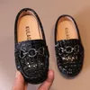 Turnschuhe Kinder Lederschuhe für Kleinkinder Jungen Mittlere Kinder Kindergarten Lässige Slipper mit Metallketten Schicke Mode Mokassins 2130 230317