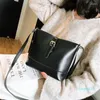 Avondtassen vintage eenvoudige kleine pu lederen emmer crossbody dames ontwerper mode dame luxe zwarte schouder handtassen messenger messenger