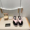 Sandały damskie piankowe kapcie plażowe platformy gumowe mokasyny kapcie z grubą podeszwą drukowanie płaskie wsuwane klapki japonki Lady miękkie pantofle sandały z pudełkiem