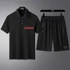 Chándales de los hombres populares Conjuntos de camisetas de pista para hombres Carta de felpa streetwear casual transpirable verano Tops pantalones cortos Camisetas deportes al aire libre ropa deportiva conjunto de calidad 5UMX