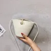 Avondtassen Straw mini messenger portemonnees en handtassen voor vrouwelijke meisjes vrouwelijke shoppers casual mode solide kleur parel geweven portemonnee 230320