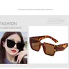Solglasögon SS23 Solglasögon modedesigner överdimensionerade solglasögon Goggle Beach utomhus shopping skugga retro klänning solglasögon för man kvinna 6 färg